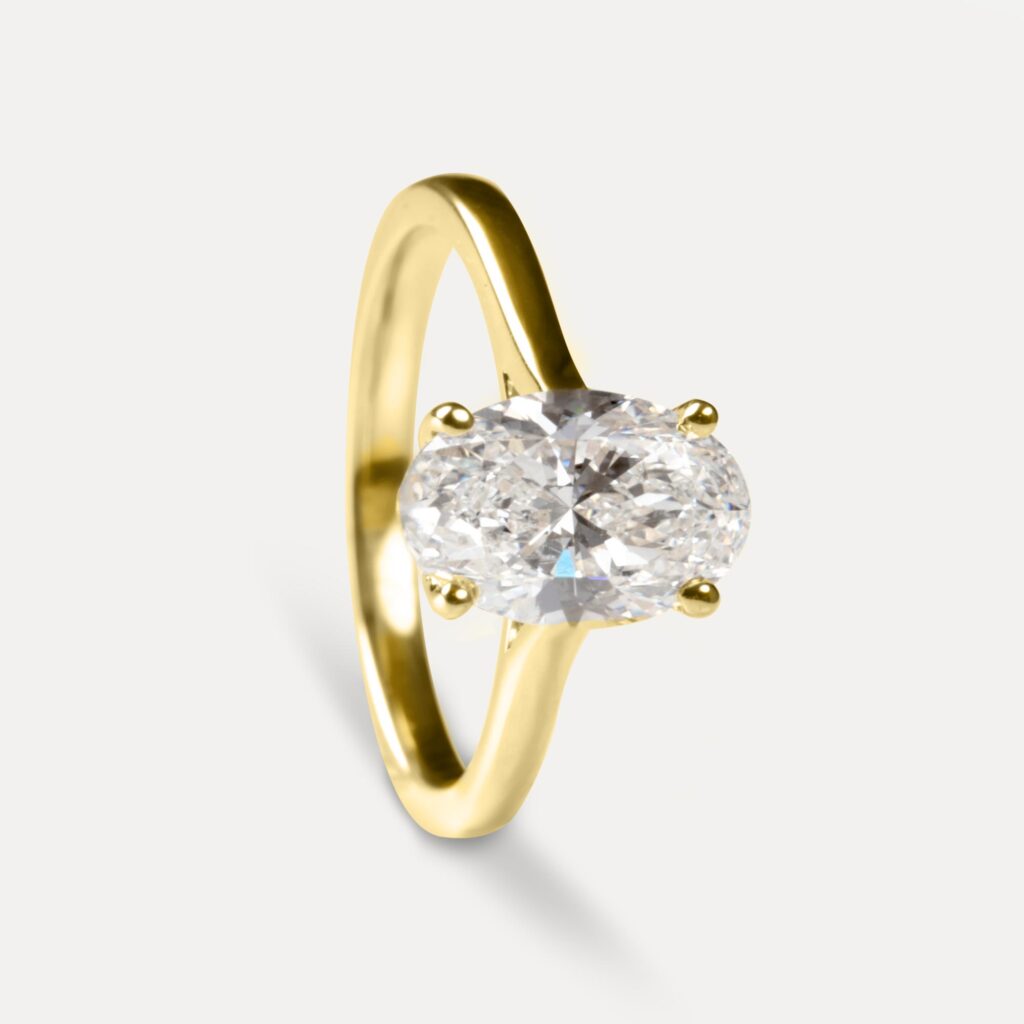 Kate’s Bespoke Hidden Halo Engagement ring