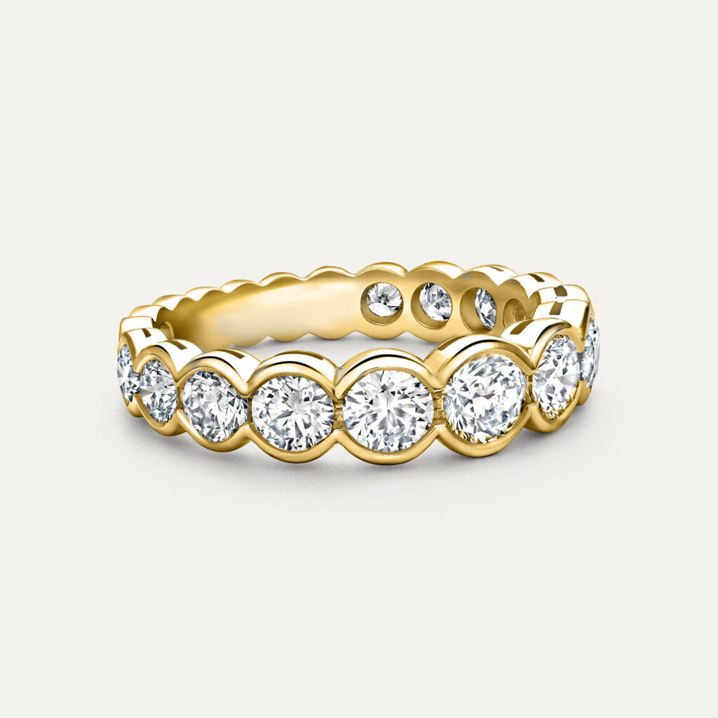 Scalloped graduated diamond eternity ring